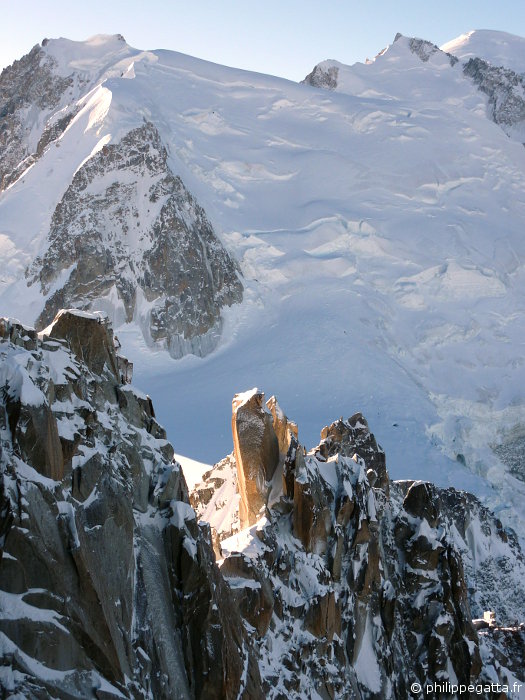 Cosmiques ridge in the foreground, Mont Blanc du Tacul behind (© A. Gatta)