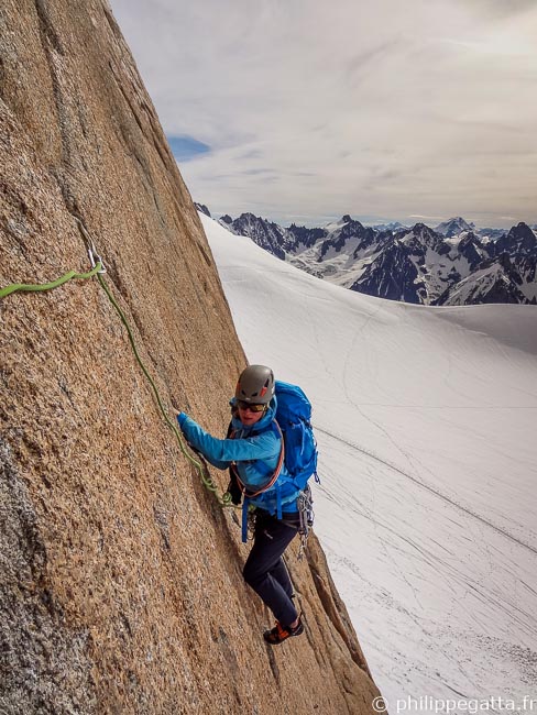 Anna in the S crack, Aiguille du Midi (© P. Gatta)