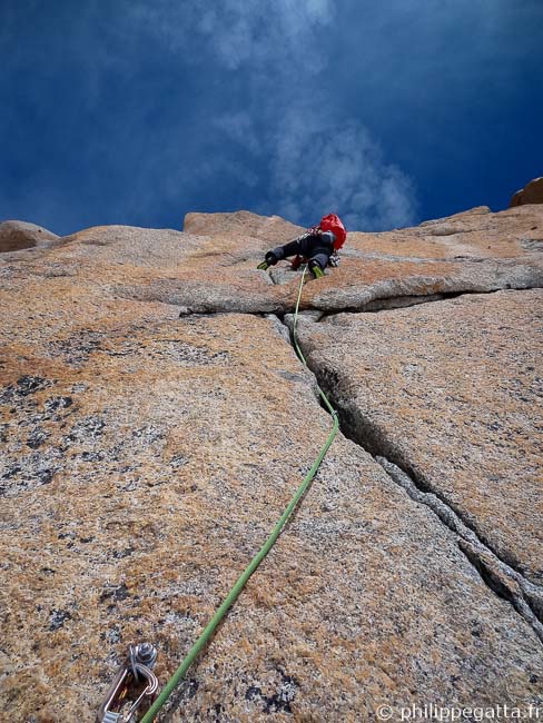 Philippe in 7th picth of the route, Aiguille du Midi (© A. Gatta)