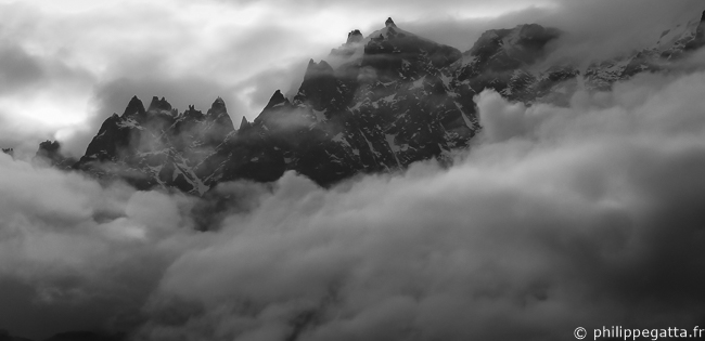 Aiguilles de Chamonix in the clouds (© P. Gatta)