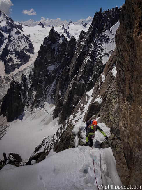 Climbing Les Ciseaux (© A. Chabot)