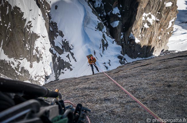 Last abseil to the col du Caiman (© P. Gatta)