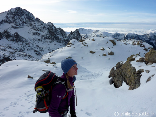 Anna on the way to the West Couloir of Gelas (© Philippe Gatta)