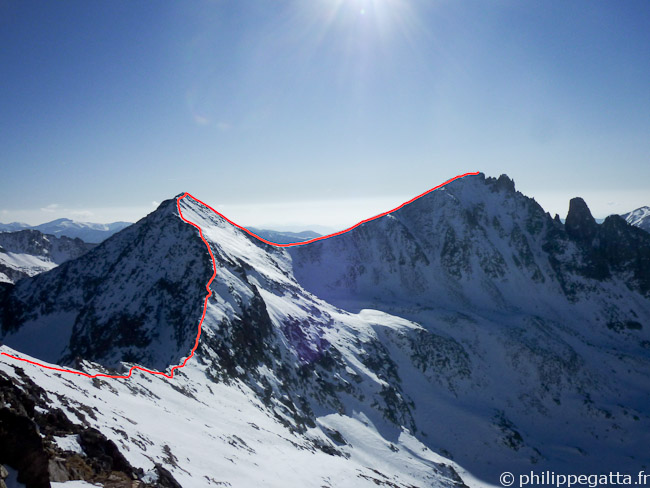 Arete from Fremamorte to Cime Pagari de Salese and Rogué (red) (© Philippe Gatta)