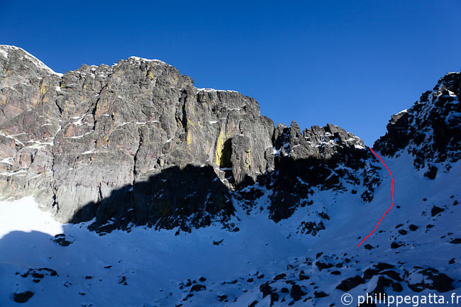 Descent from Pas des Conques (red) (© Philippe Gatta)