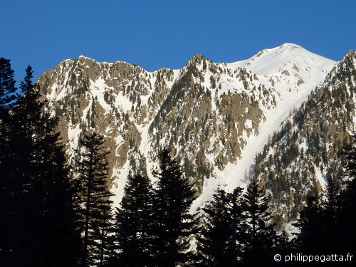 Cime de Juisse, the route ends on the rocky top on the left (© P. Gatta)