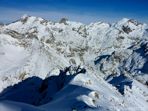 Summit ridge of Mont Neiglier. From Gelas to Clapier behind (© P. Gatta)