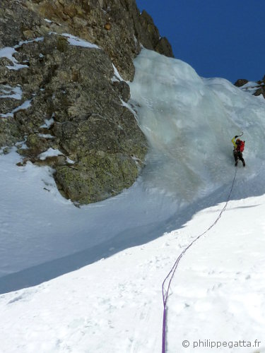 Philippe in the 3rd ice fall (© A. Gatta)