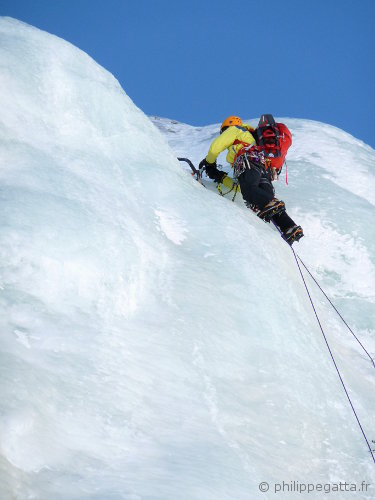 Philippe in the 3rd ice fall of the Garriou - Pippolini route (© A. Gatta)