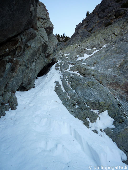 First mix section in the Couloir Nathalie, Mont Pelago (© Philippe Gatta)