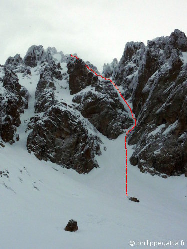 Mont Ponset. Couloir Oublié (red dots) and  Délaissé (left) (© P. Gatta)