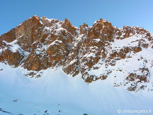West Face of Tavels: the gully on the left and 