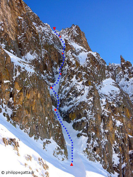 Tavels West face, the left Gully (© Philippe Gatta)