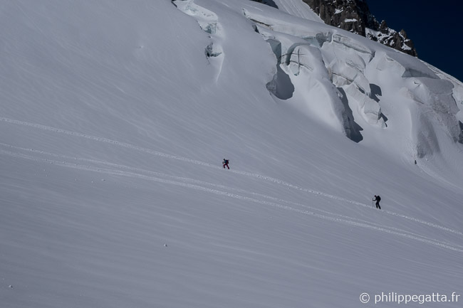 Skiers close to Les Courtes (© P. Gatta)