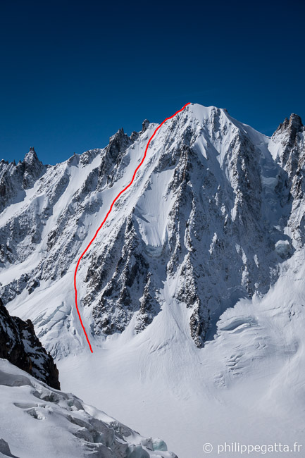 Les Courtes and the Northeast face in red (© P. Gatta)