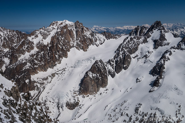 Aiguille Argentiere and its Y Couloir, the Tour Noir seen from Les Courtes (© P. Gatta)