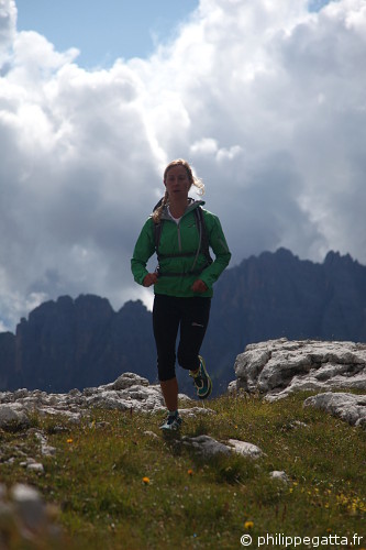 Anna during the trail running shoot (© Philippe. Gatta)