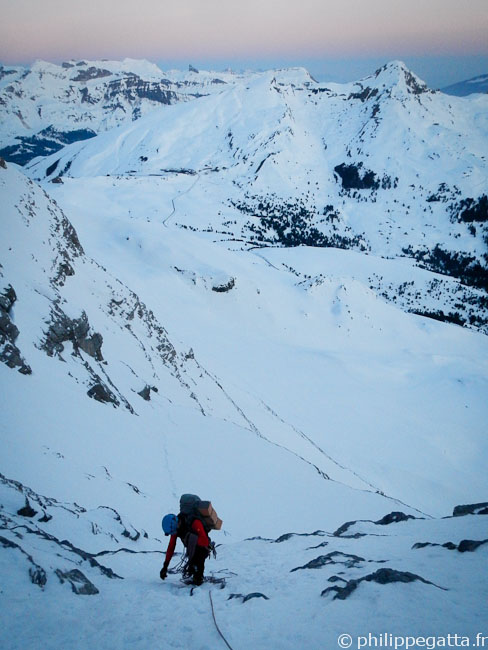 Alex in the first part of the North Face of Eiger (© Philippe Gatta)