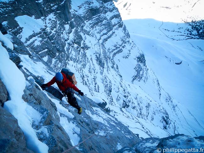 Alex in the slab of Eiger North Face (© Philippe Gatta)