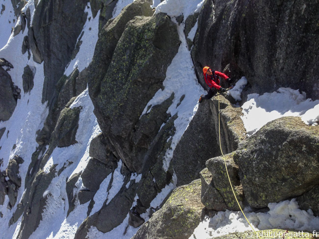 Philippe in beginning of Frendo, Aiguille du Midi (© A. Chabot)