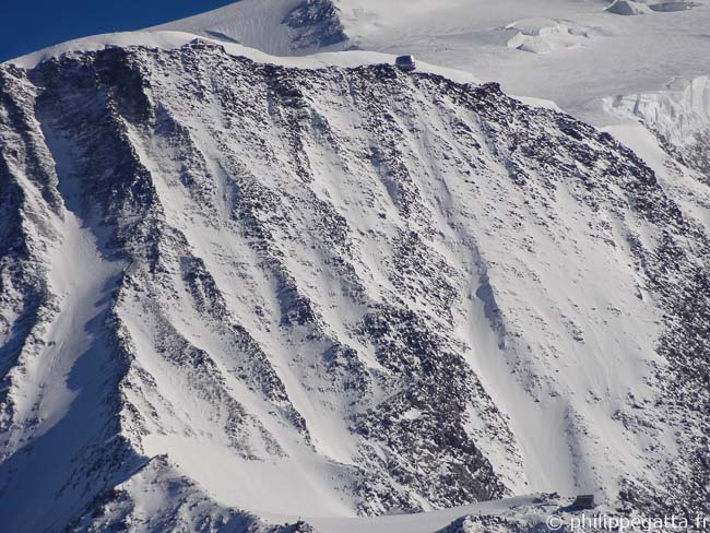 Aiguille du Gouter and the new hut (© P. Gatta)