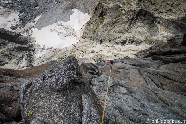 Rappelling down (© P. Gatta)