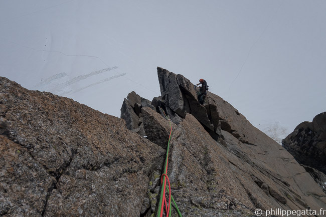 Climbers on the last pitch of Contamine (© P. Gatta)