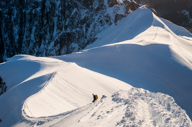 Early start on Aiguille du Midi ridge (© P. Gatta)