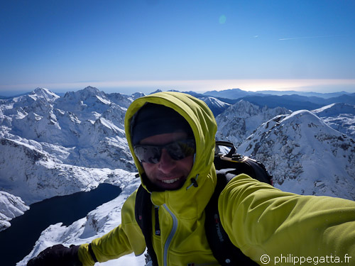 Top of Gelas, Long Lake behind (© P. Gatta)