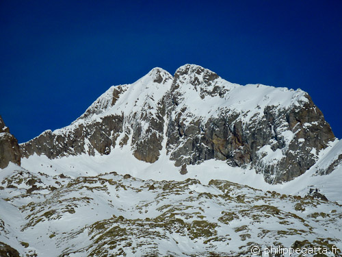 Southwest ridge of Gelas on the left (© P. Gatta)