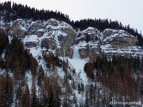 Left ice fall (Cascade) of Gialorgues (© P. Gatta)