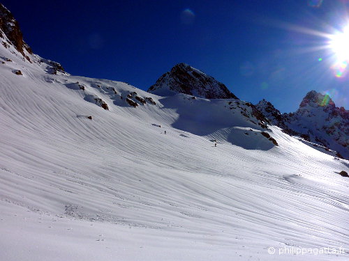 Ben and Manu skiing up to Baissette (© P. Gatta)