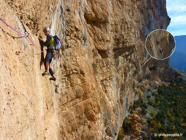 Philippe in Masotherapie, 2 climbers behind (© Philippe. Gatta)