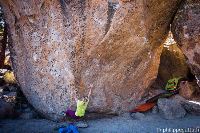 Frankie says, V5 (traverse). Maximum joy boulder, Pocketopia (© P. Gatta)