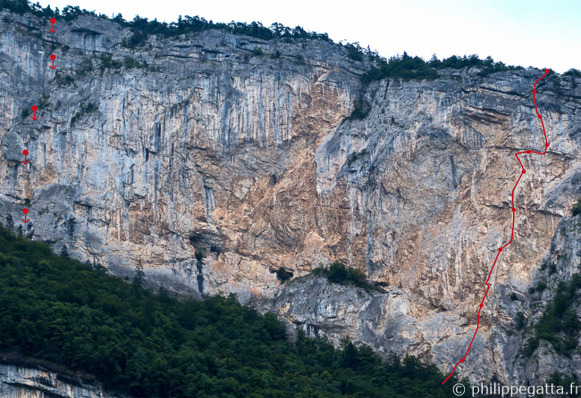 La Maladiere, Noli Me Tangere in red (right), Tropiques rappels (left) (© P. Gatta)