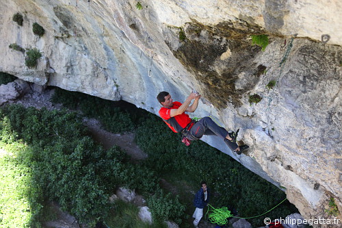 Philippe in Deverse, 8a/8a+. Deverse, Gorges du Loup  (© Philippe. Gatta)