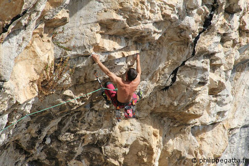 Philippe in Quel trip te guette, 7c+ (© P. Gatta. Photo J. Nanin)