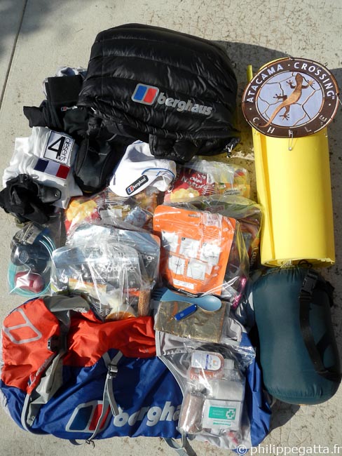 Kit and food for the Atacama Race (© P. Gatta)