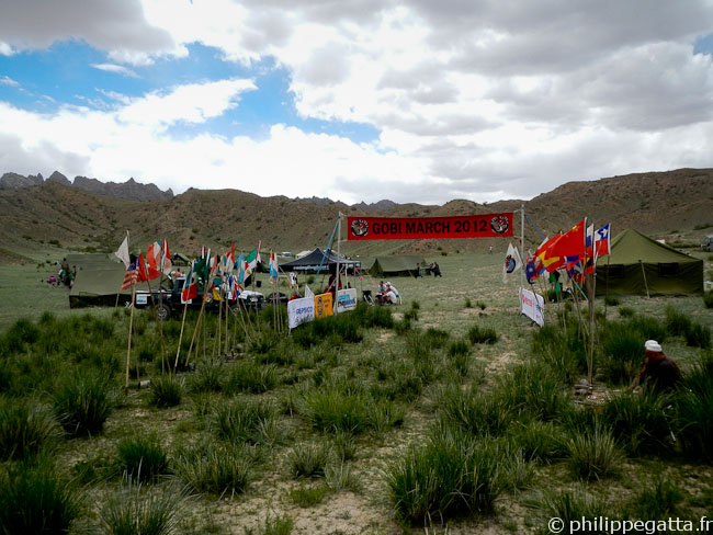 The camp at the end of the 3rd stage, Gobi March (© P. Gatta)