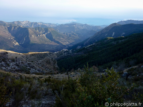 Descending toward Bairols (© Philippe Gatta)