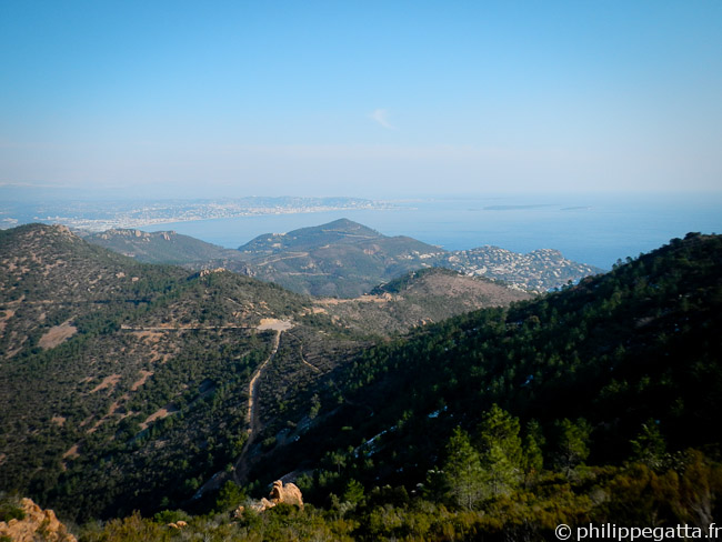 View over Cannes from Pic de l'Ours (© Philippe Gatta)