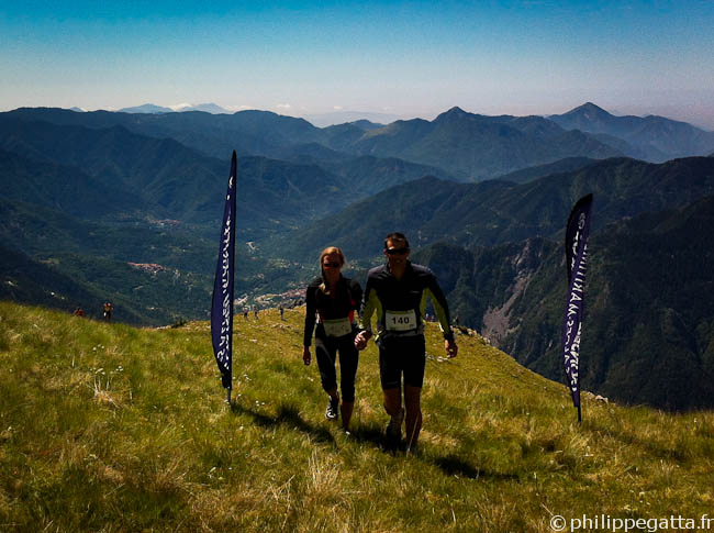 Anna and Philippe at the finish line of Km Vertical (© P. Crahes)