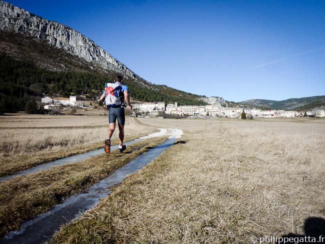 Philippe running toward Caille (© Anna Gatta)