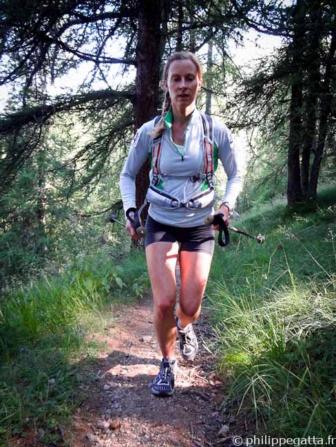Anna in the first forest toward Rabuons lake (© Philippe Gatta)