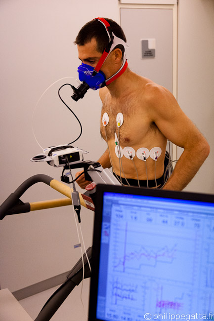 Philippe during the treadmill stress test / Test d'effort (© Anna Gatta)
