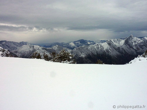 View from the Col de l'Autaret: Madonne d'Utelle to Brec d'Utelle (© P. Gatta)