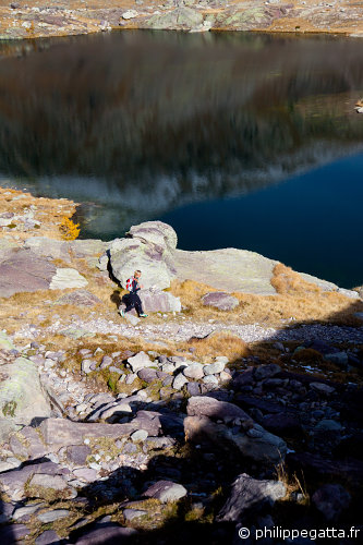 Anna descending toward the Refuge des Merveilles (© Philippe Gatta)