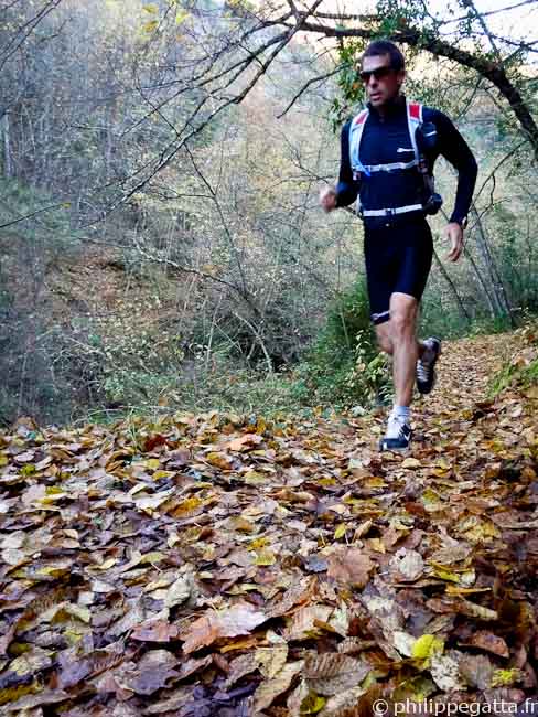 Philippe toward the bridge over La Cagne (© Anna Gatta)