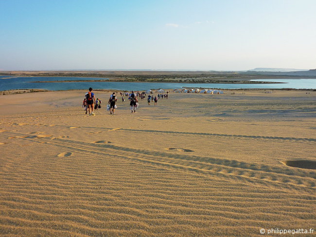 Sahara Race: arriving at camp 1 (© Philippe Gatta)