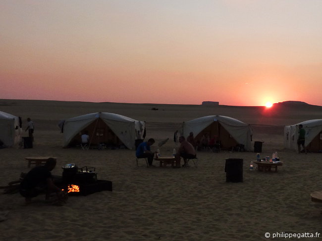 A night in the camp during the Sahara Race (© P. Gatta)
